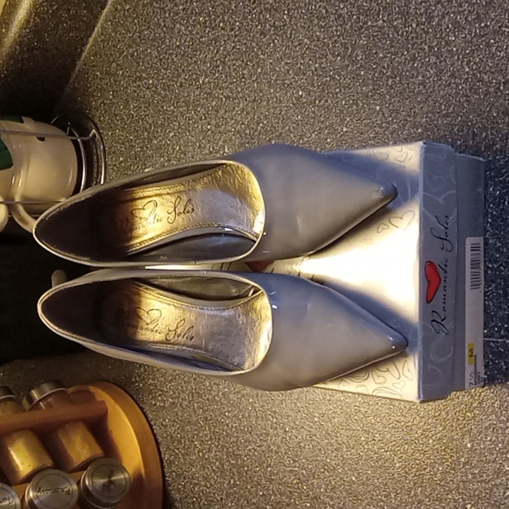 Grey Patent pointed toe pumps